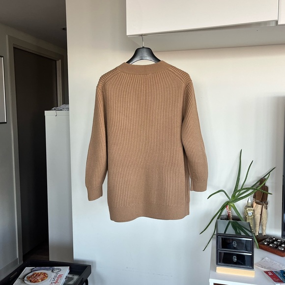 Aritzia Babaton Roger Merino Wool Camel Relaxed V-neck V-Neck Sweater Size S - Picture 9 of 17